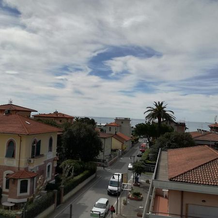 Hotel Giulia Marina di Massa Extérieur photo