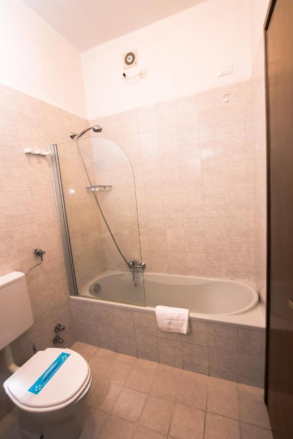 Hotel Giulia Marina di Massa Extérieur photo