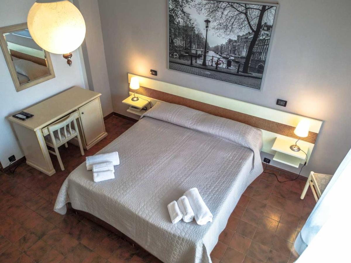 Hotel Giulia Marina di Massa Extérieur photo