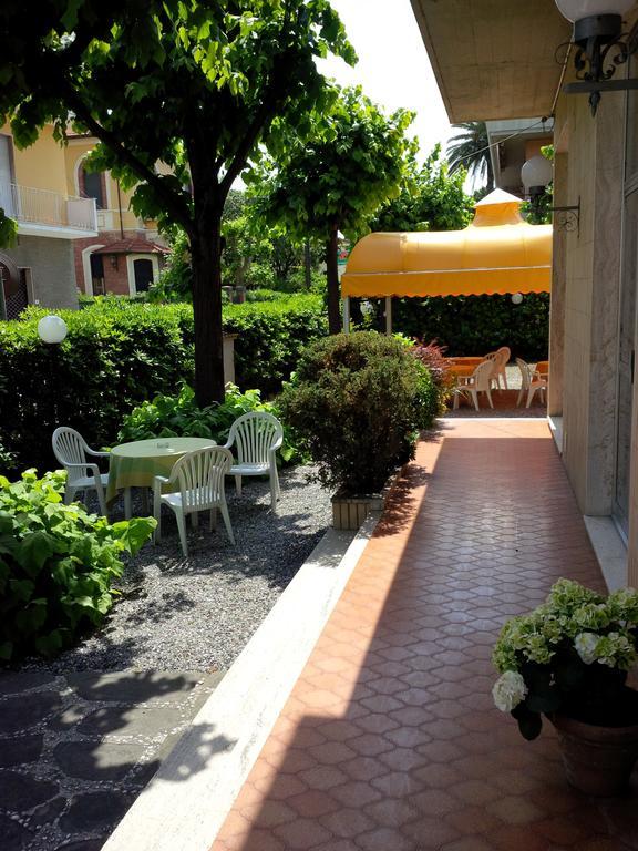 Hotel Giulia Marina di Massa Extérieur photo
