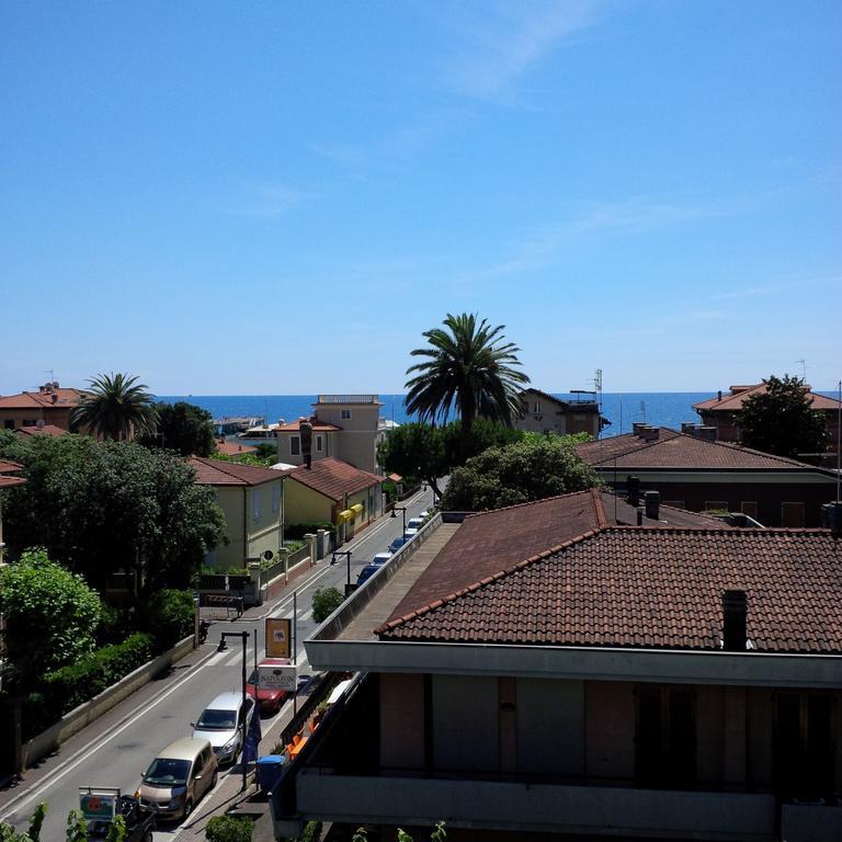 Hotel Giulia Marina di Massa Extérieur photo