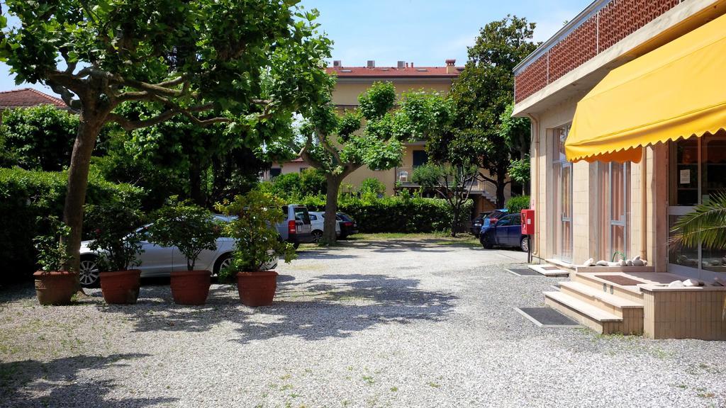 Hotel Giulia Marina di Massa Extérieur photo