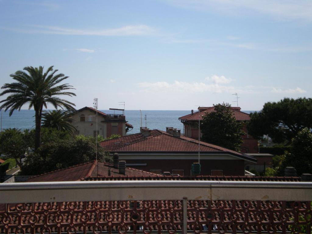 Hotel Giulia Marina di Massa Extérieur photo
