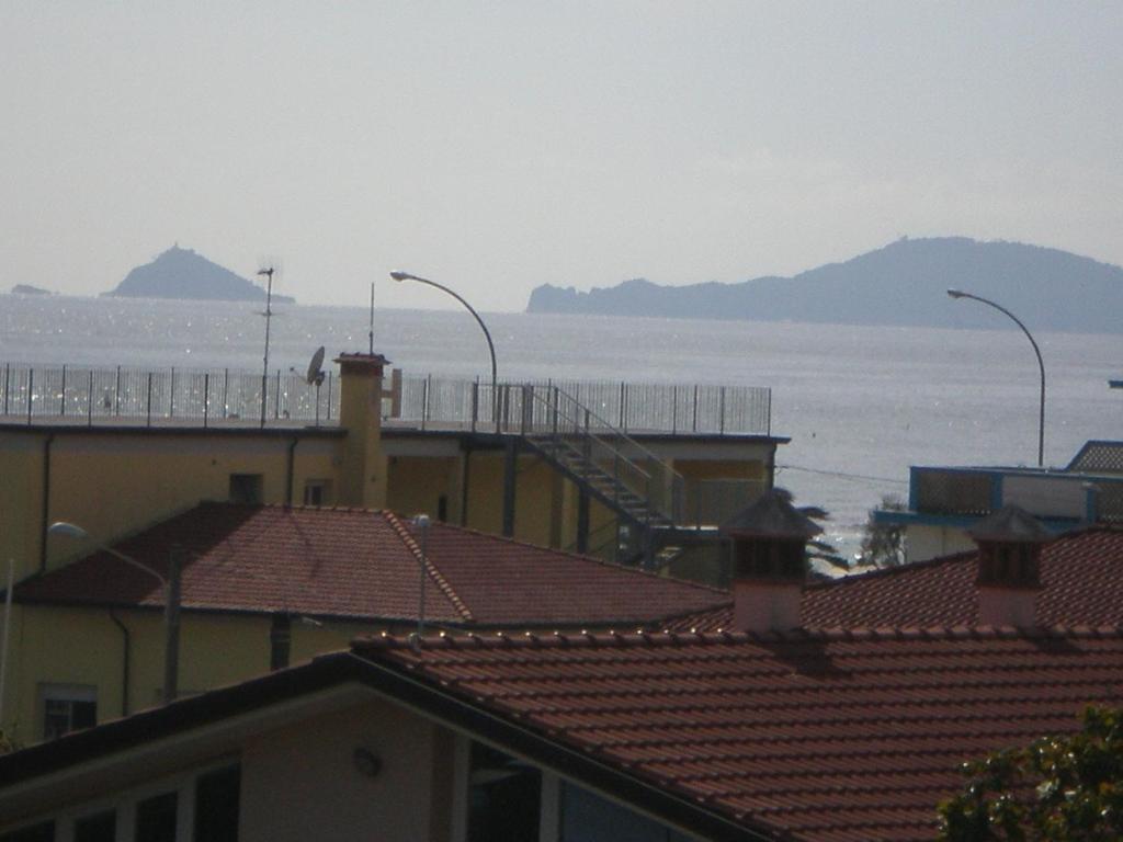 Hotel Giulia Marina di Massa Extérieur photo
