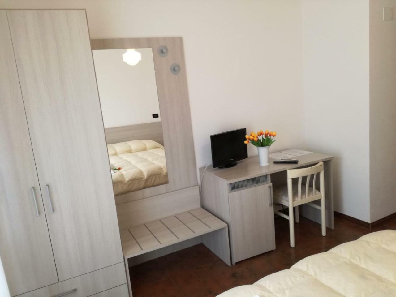Hotel Giulia Marina di Massa Extérieur photo