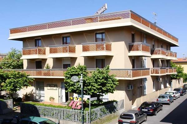 Hotel Giulia Marina di Massa Extérieur photo